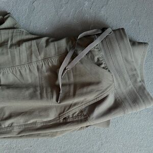 Lululemon Dance Studio Mid-Rise Jogger
Full Length